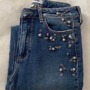 Pearls jeans classy and modern!